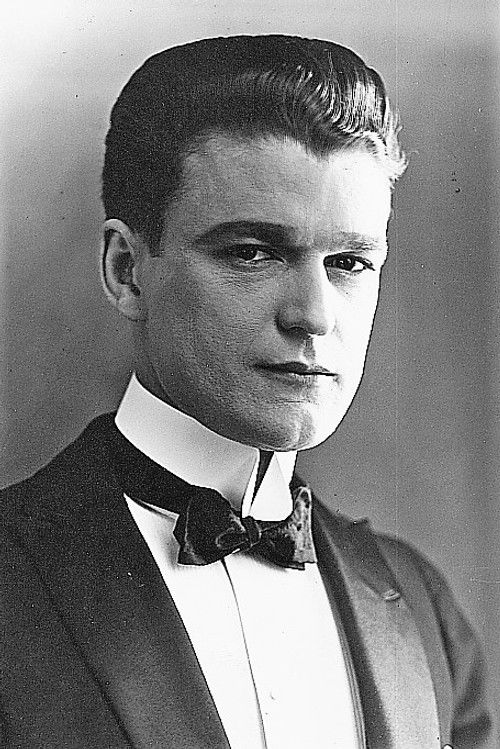 Уоллес МакДональд